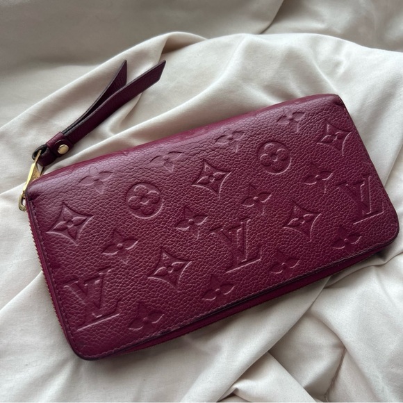 Louis Vuitton Emperiente Zippy Wallet - Picture 2 of 13